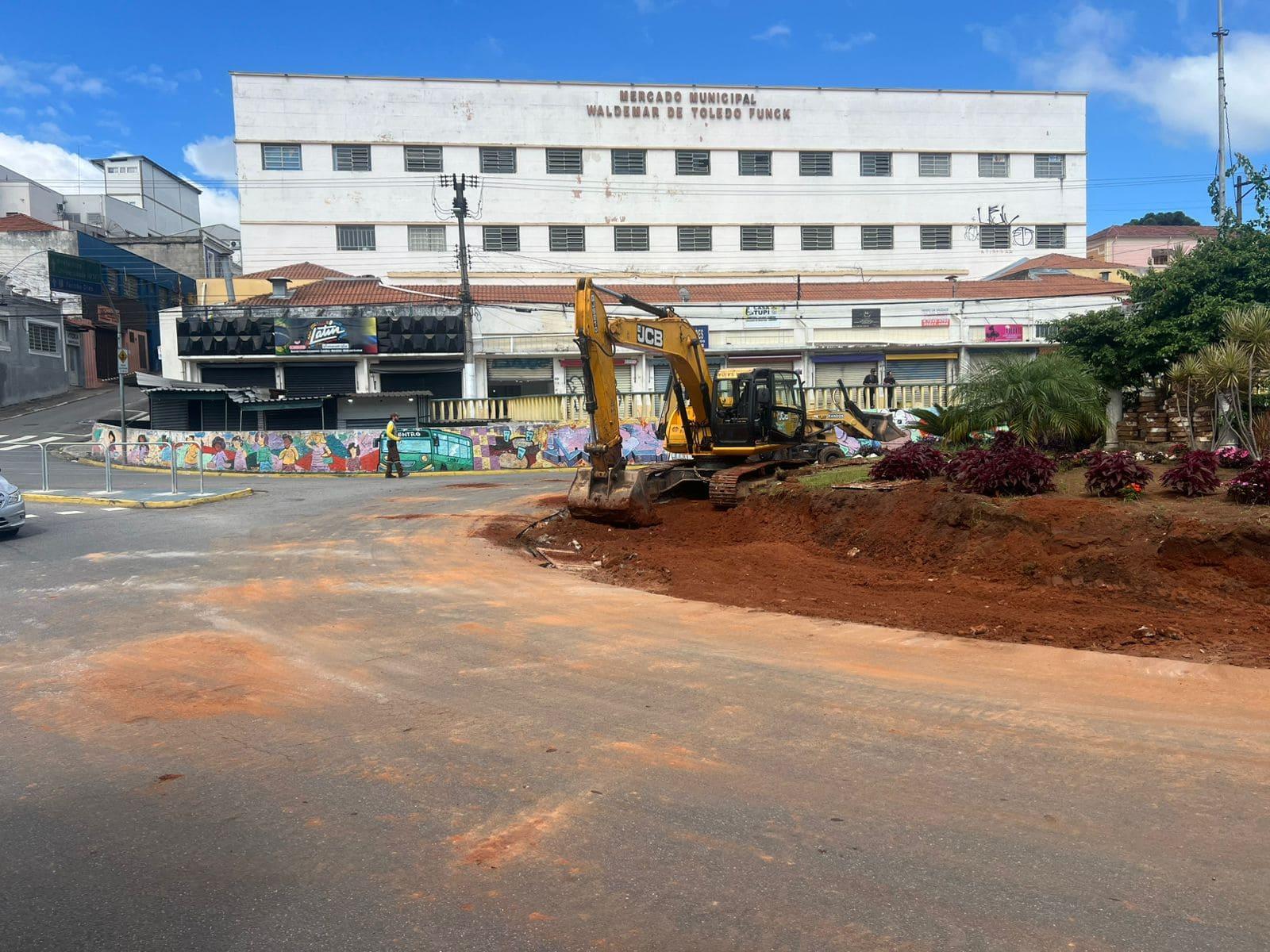 Obras e mudan&ccedil;as vi&aacute;rias reorganizam o tr&acirc;nsito na cidade Foto 08