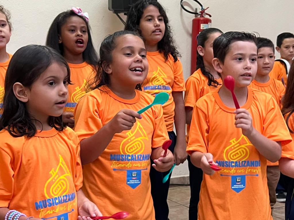 14.12.2022 Cantata de Natal do Projeto Musicalizando encanta público no Paço Municipal (8)