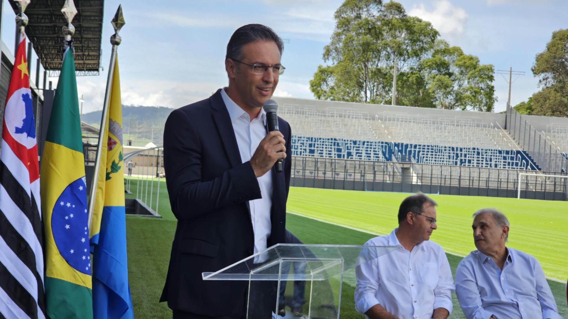 Prefeitura entrega habite-se do Est&aacute;dio C&iacute;cero de Souza Marques ao Red Bull Bragantino (9)