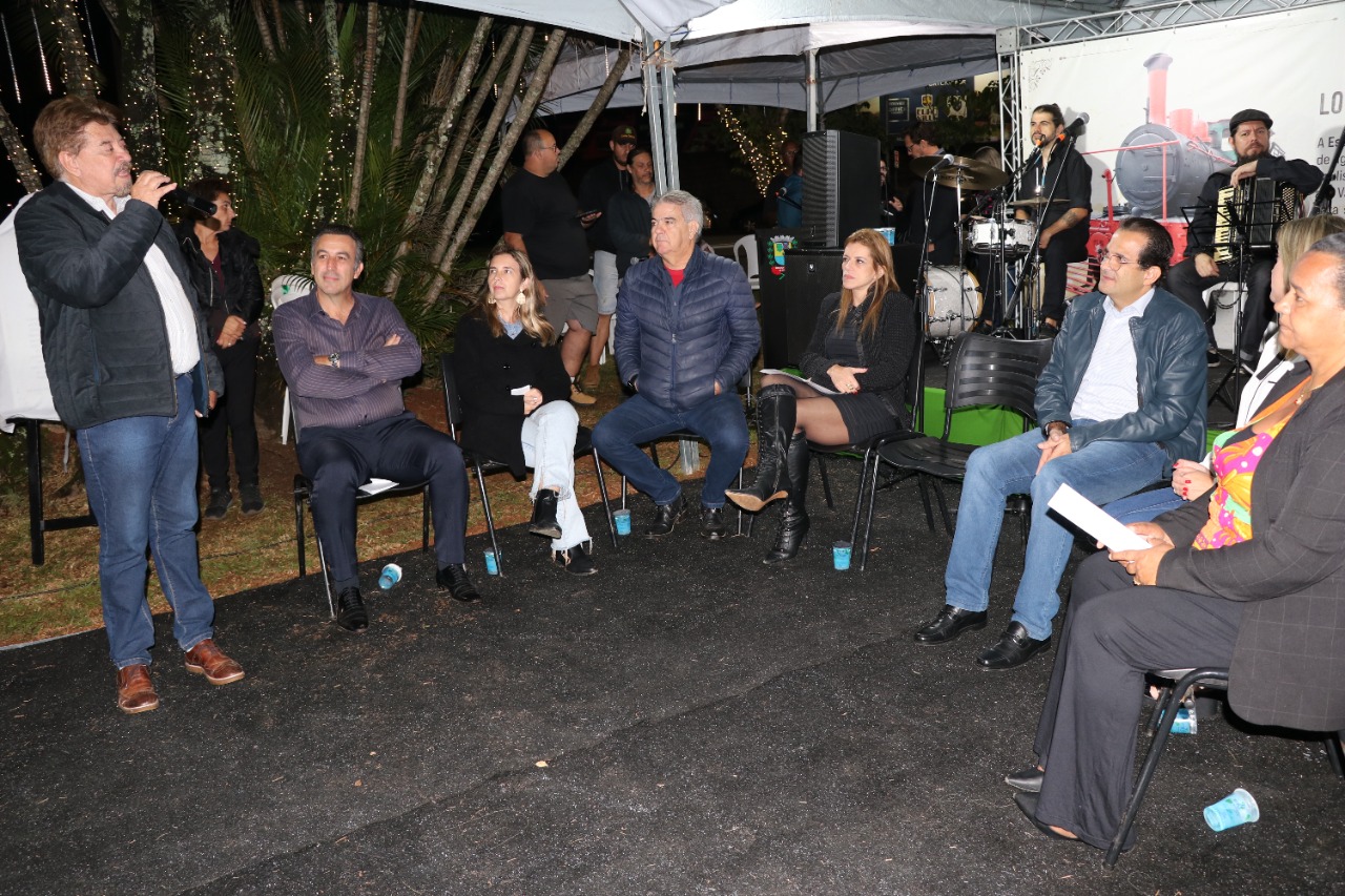 30.11.2022 Locomotiva que impulsionou o progresso de Bragan&ccedil;a Paulista recebe decora&ccedil;&atilde;o natalina (10)