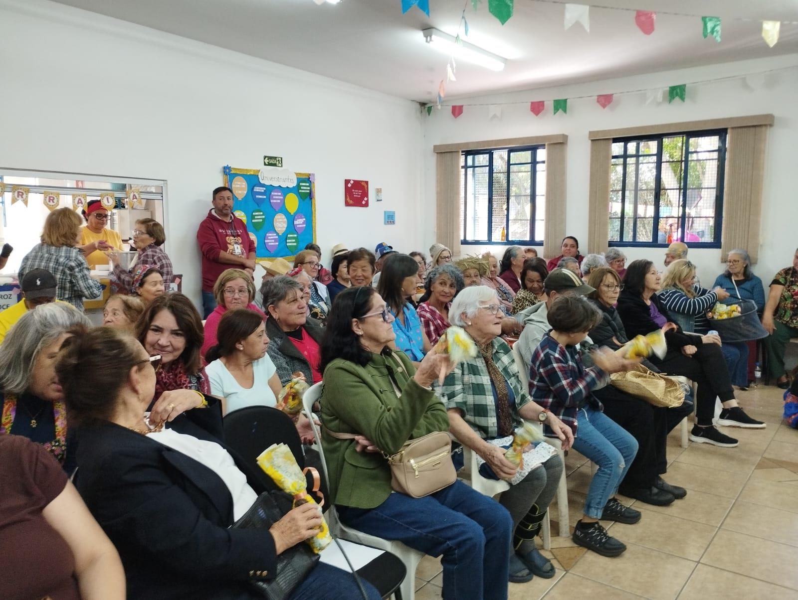 Festa Julina da terceira idade espanta a solidão com muita alegria e quadrilha (8)