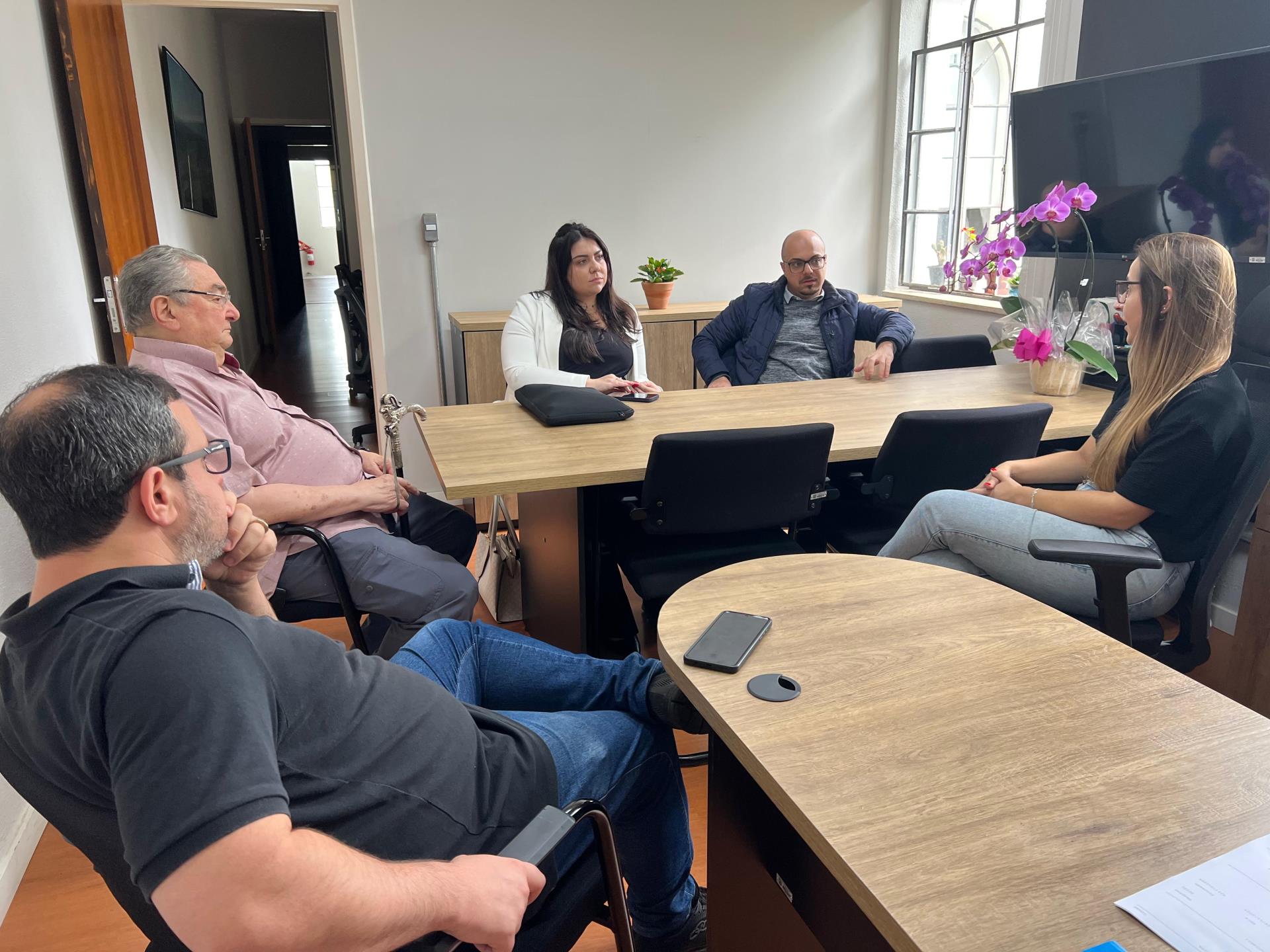 Equipe de Transi&ccedil;&atilde;o Democr&aacute;tica do Prefeito eleito realiza primeira visita t&eacute;cnica &agrave;s Secretarias