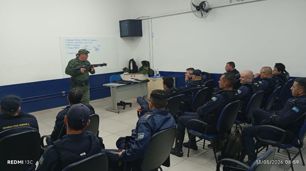 Guarda Civil Municipal realiza treinamento de requalificação no uso de armamentos Foto 09
