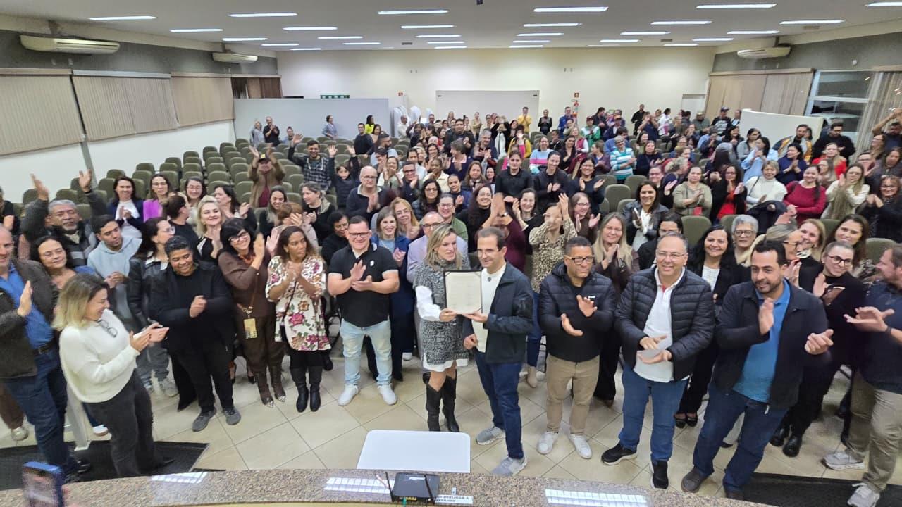 Prefeitura apresenta proposta de valoriza&ccedil;&atilde;o dos servidores municipais (9)