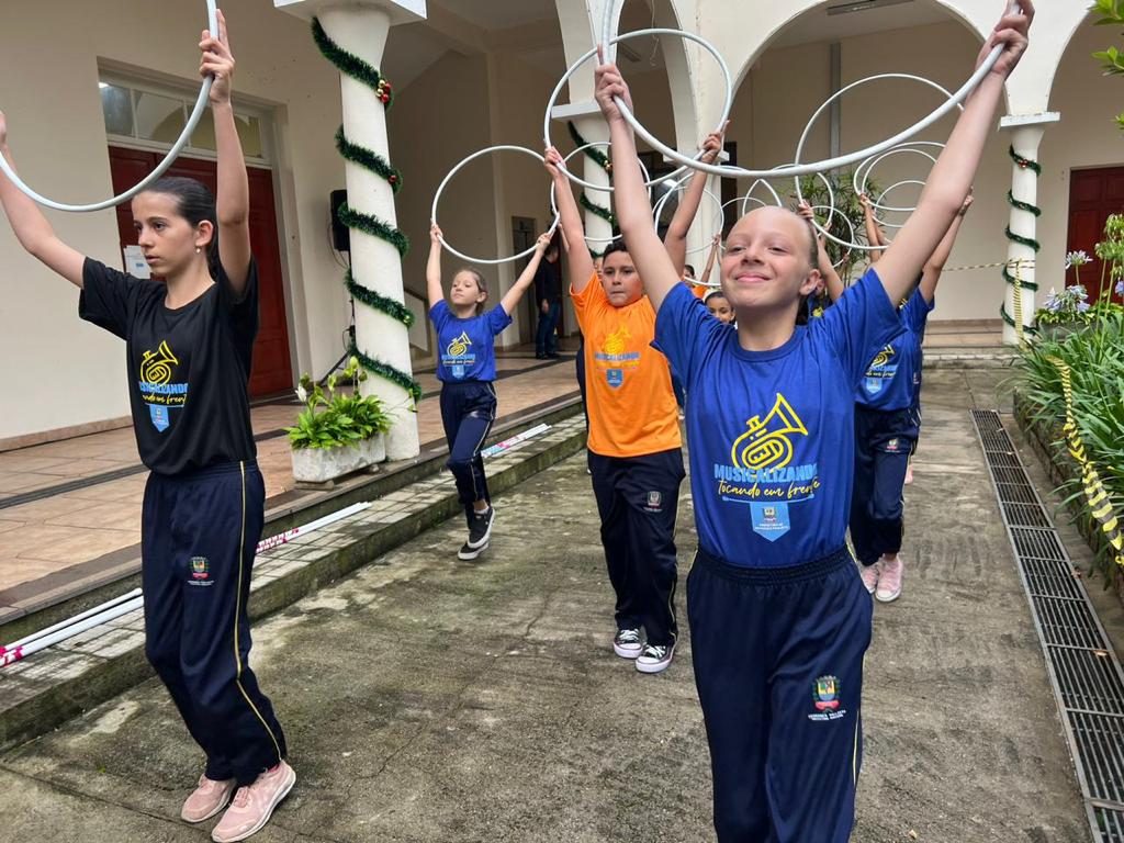 14.12.2022 Cantata de Natal do Projeto Musicalizando encanta público no Paço Municipal (9)