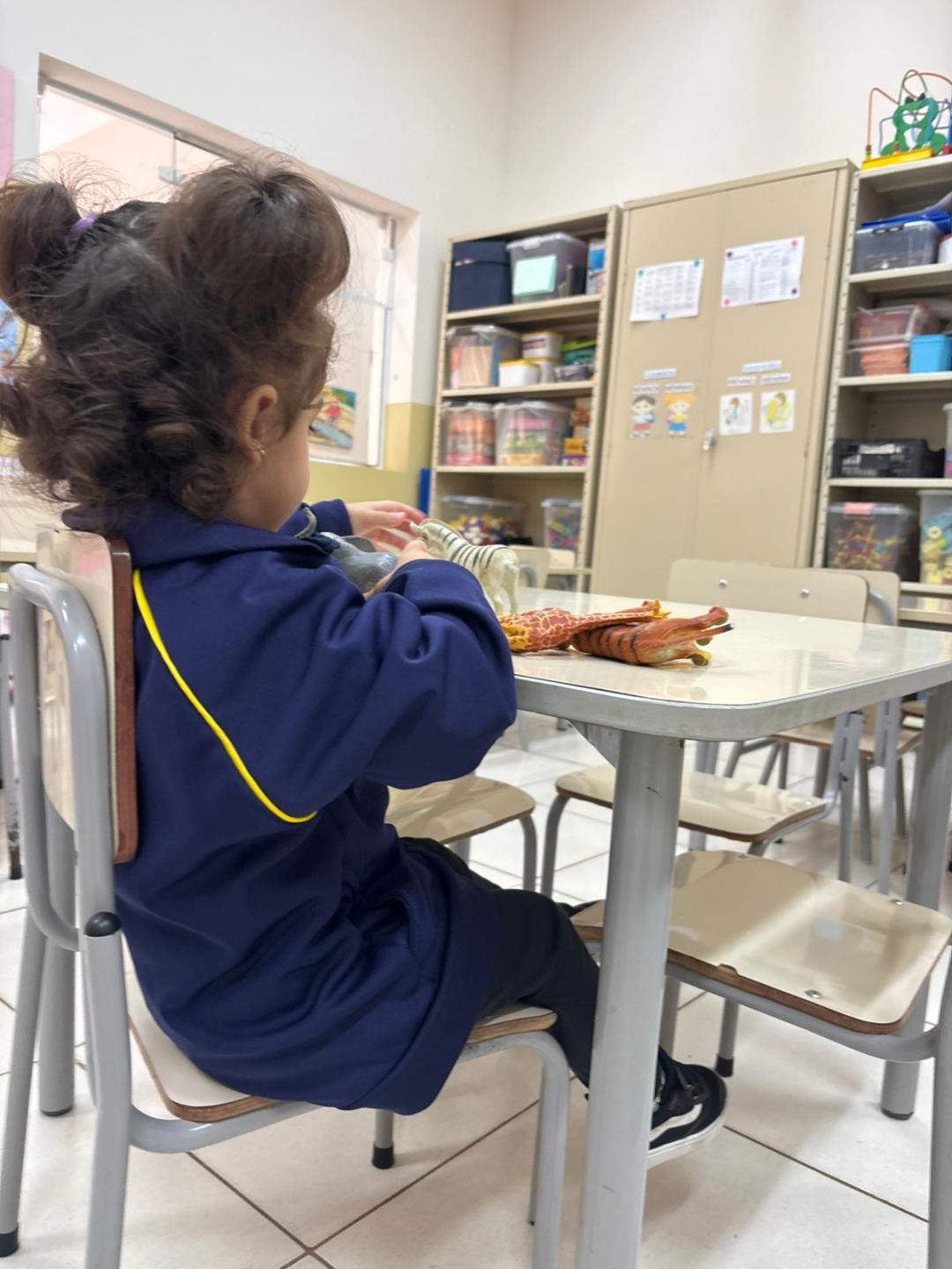 Alunos da rede municipal j&aacute; contam com uniformes de inverno Foto 09