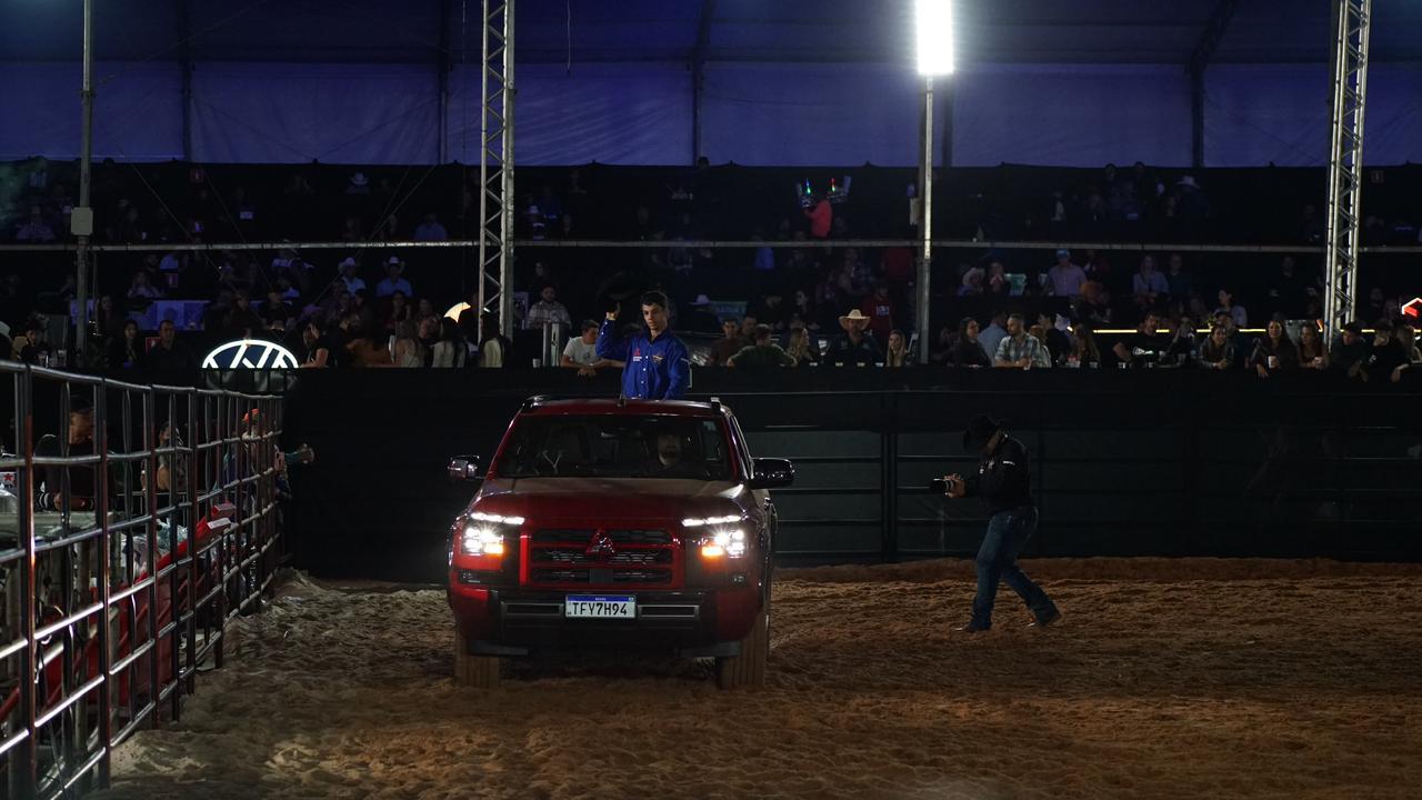 Arena lotada e grandes shows marcam a segunda noite da 59&ordf; Expoagro e 32&ordf; Festa do Pe&atilde;o de Boiadeiro (23)