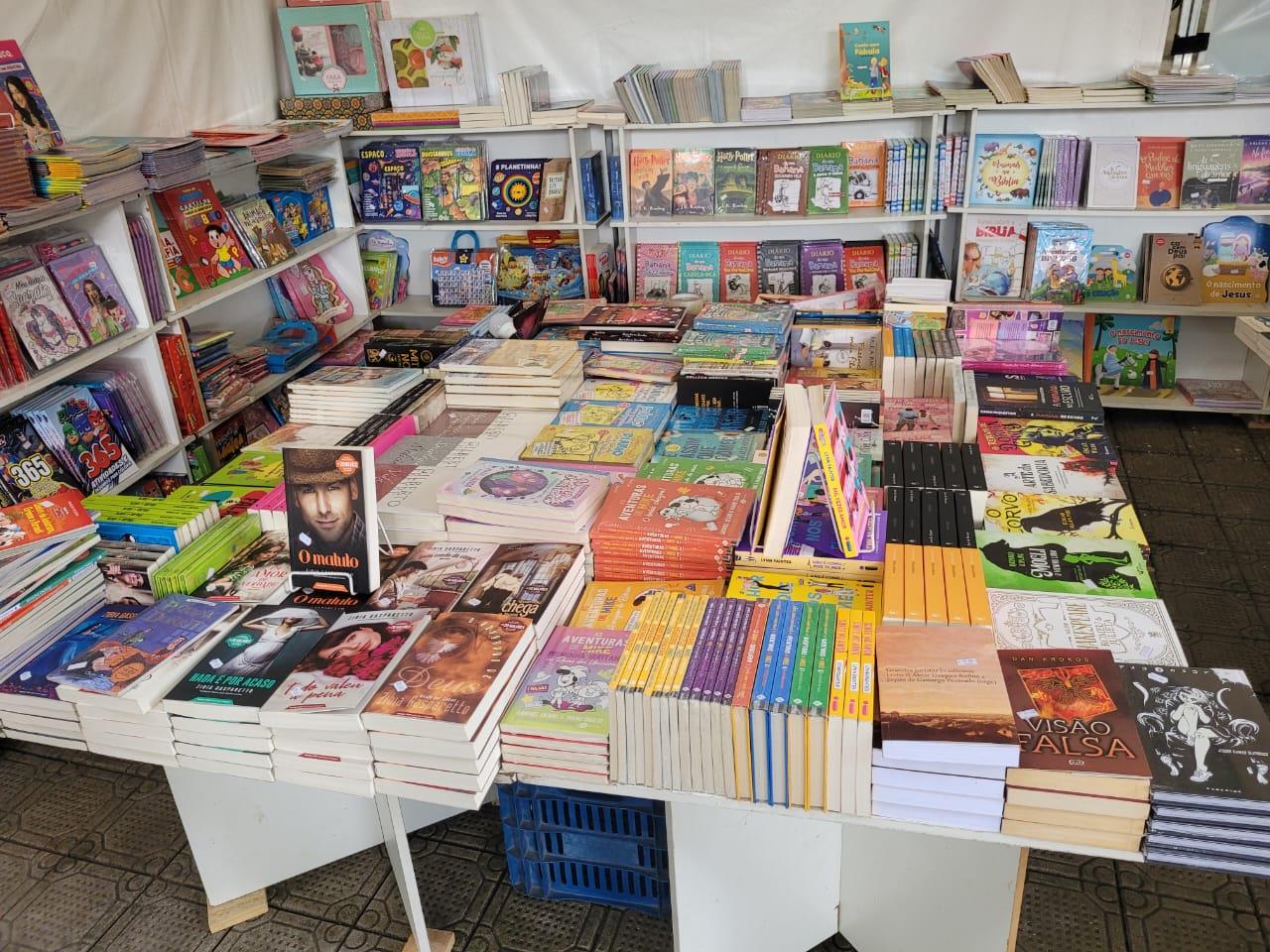 23.12.2025 1&ordf; Bienal Regional do Livro de Bragan&ccedil;a Paulista encerra edi&ccedil;&atilde;o com recorde de vendas, p&uacute;blico superior a 10 mil pess (1)