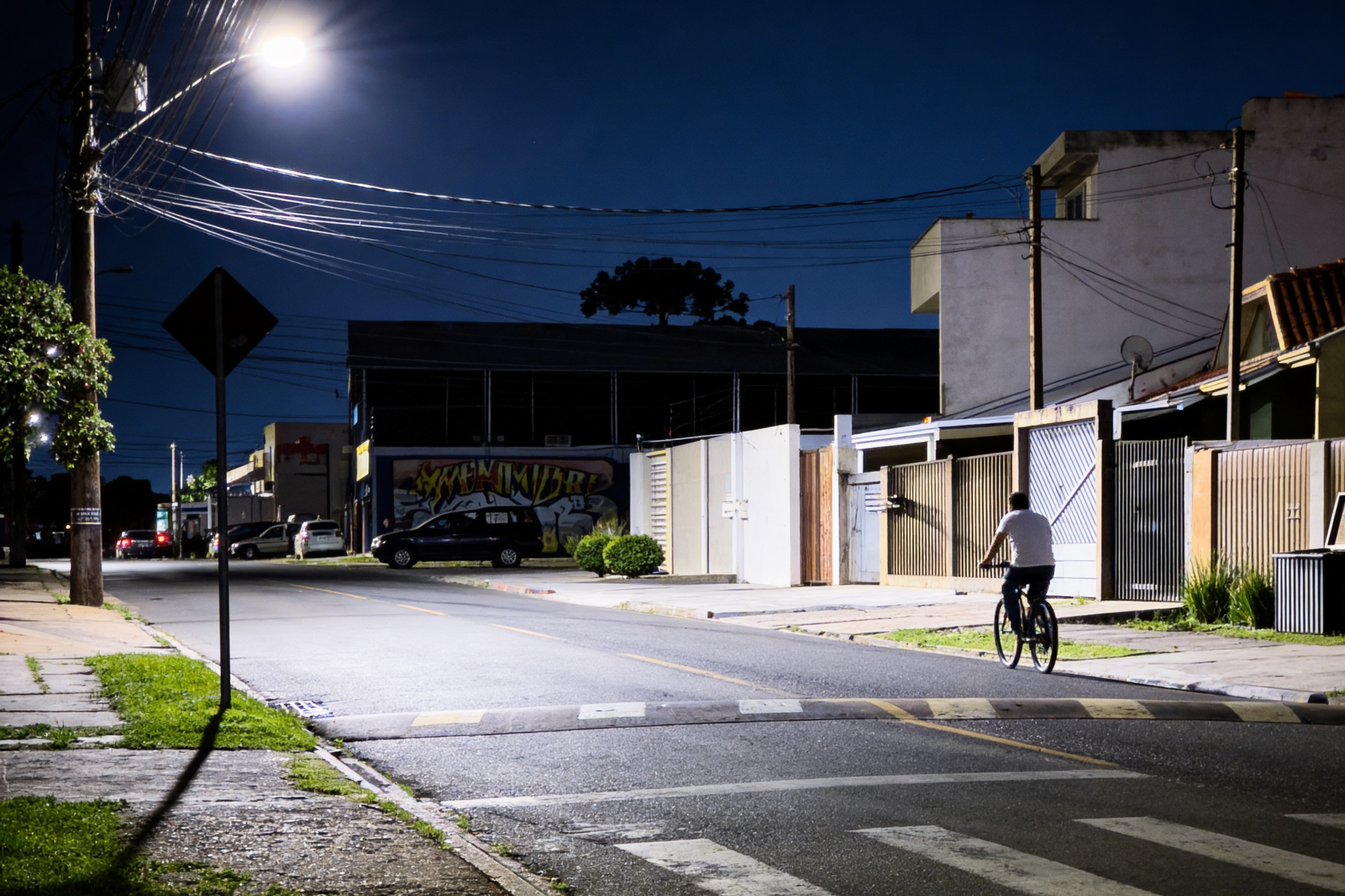 freepik__preciso-que-esse-ambiente-esteja-de-noite-as-ruas-__65235