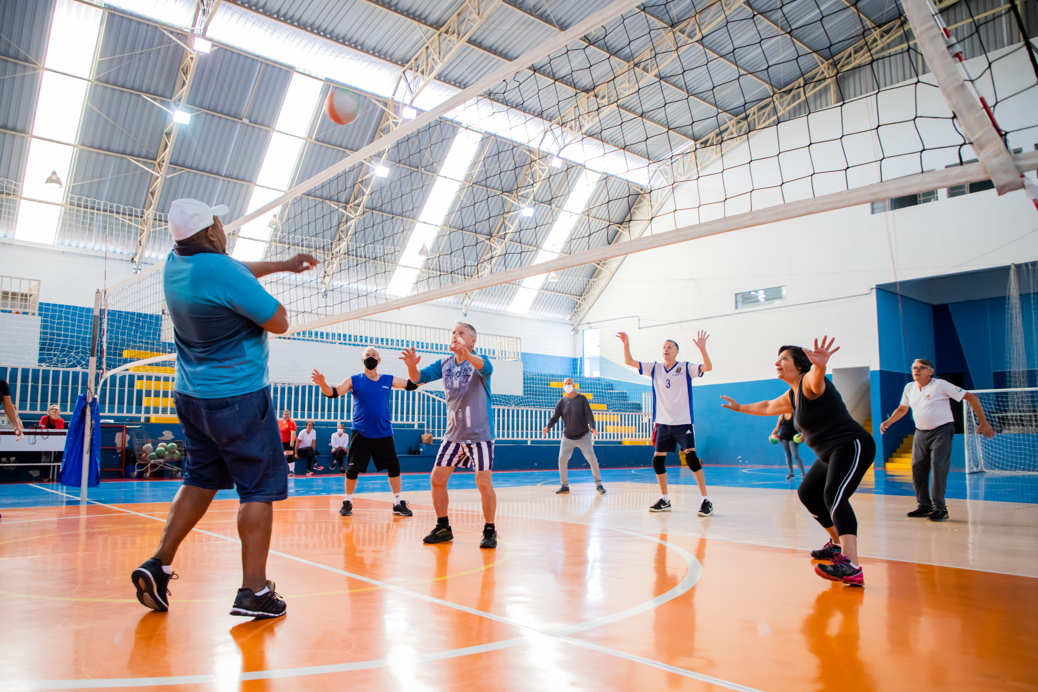 Vida Ativa tem vagas para aulas de vôlei adaptado para pessoas