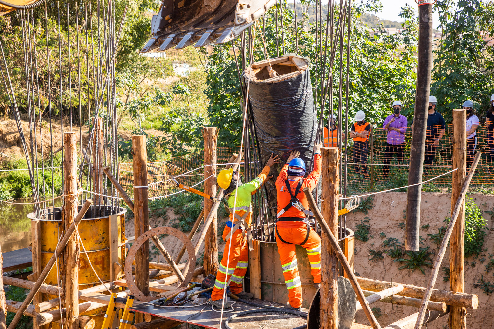 CONSTRUÇÃO PONTE ESTAIADA (1)