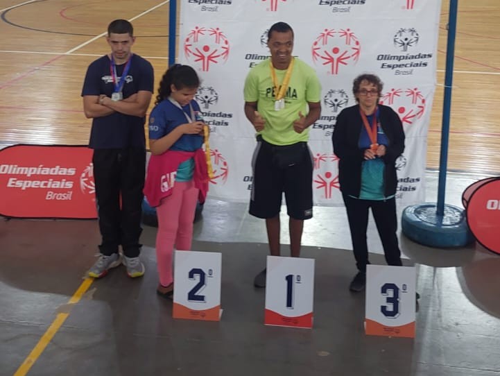 Salto em distância misto Laura 2° lugar e Roseli 3° lugar