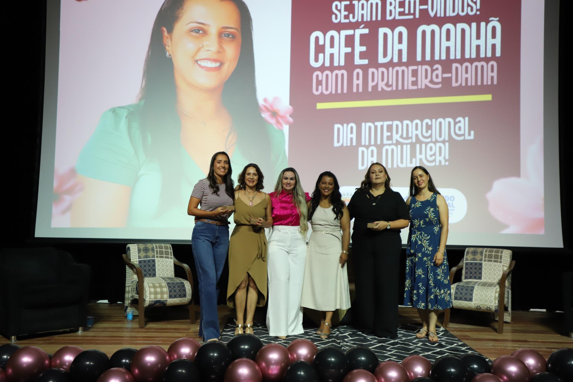 Café com a primeira dama (266)
