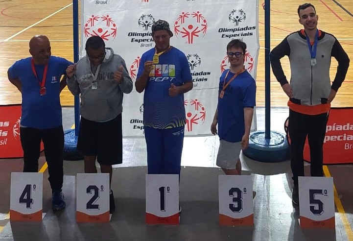 100m rasos masculino Francisco 1° lugar e Marcus em 2° (não me lembro qual grupo)