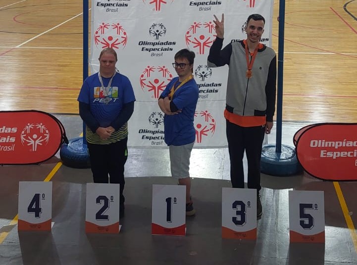 Arremesso de peso masculino grupo 4 Rudnei 2° lugar