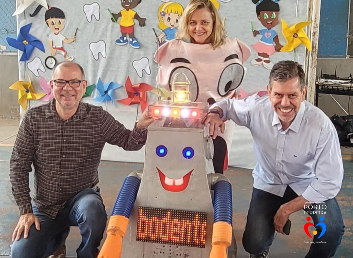 batch_Release 504-2025 - Carlos Augusto Colussi (secretário de Educação), Regina Bignelli (empresa promotora) e Paulo Henrique Ribeiro da Silva (coordenador de Saúde Bucal SS)