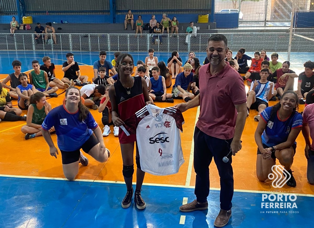 Release 144-2024 - entrega uniformes e camisetas vôlei categorias de base (3)_batch