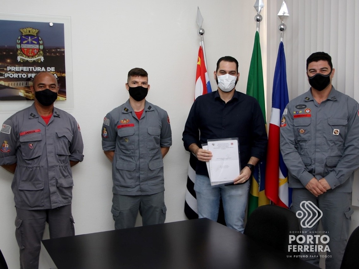 Release 883-2021 - Rômulo Rippa e representantes do Corpo de Bombeiros