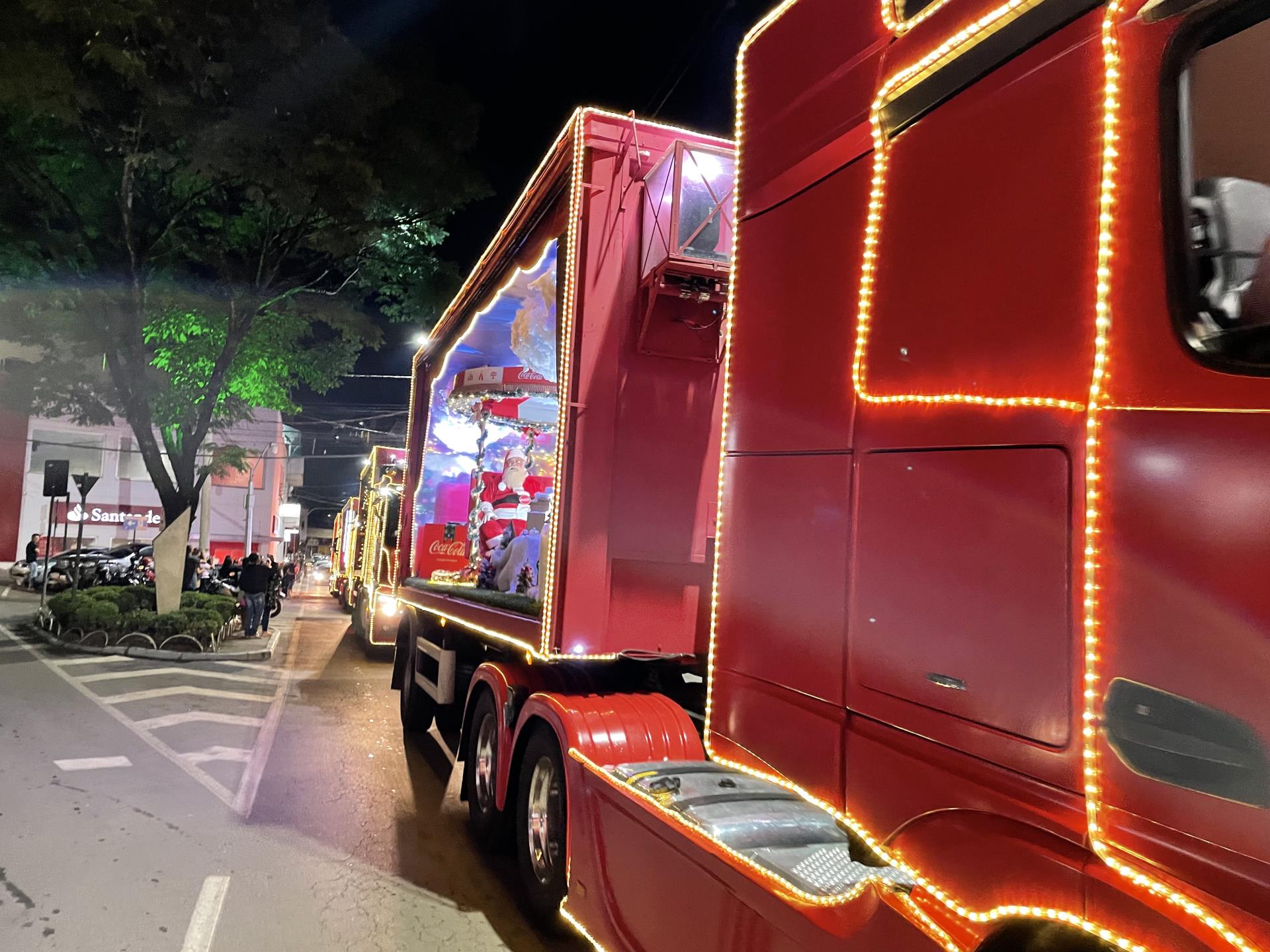 Caravana Iluminada: encanto e magia do Natal tomam conta das ruas de  Itabirito - Prefeitura de Itabirito
