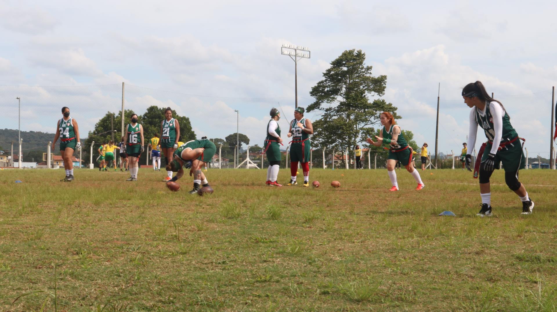VÍDEO: equipa de futebol americano leva o recreio da escola para jogo