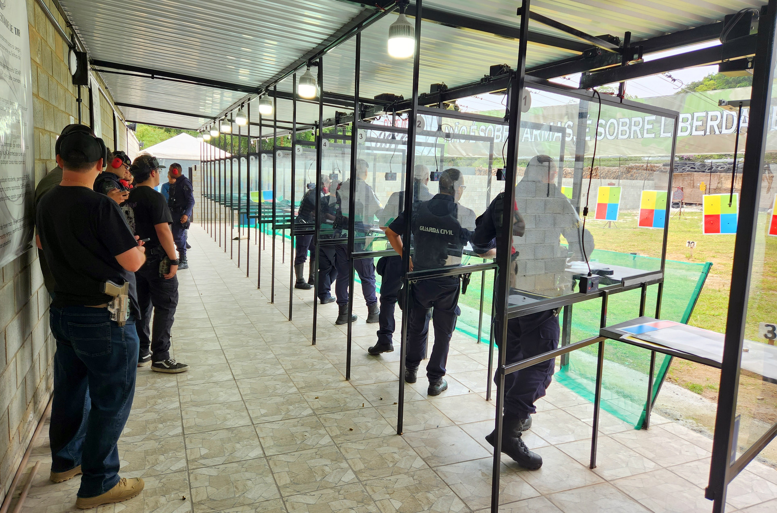 São Carlos Clube - Alguns colaboradores do São Carlos Clube estarão em  treinamento de brigada de incêndio hoje. 👩🏻‍🚒🧑🏽‍🚒👨🏿‍🚒