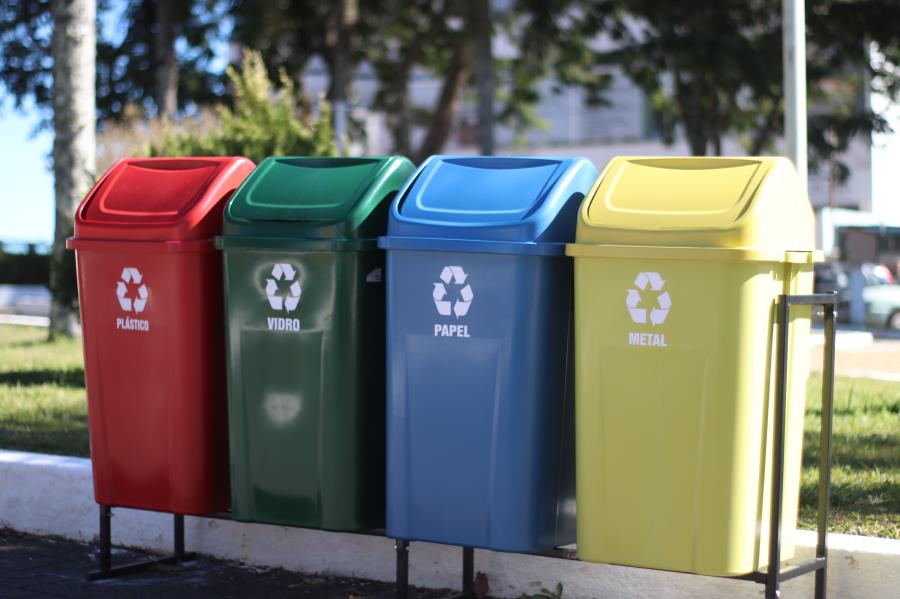 Prefeitura investe em sustentabilidade com instalação de lixeiras seletivas em Mandirituba