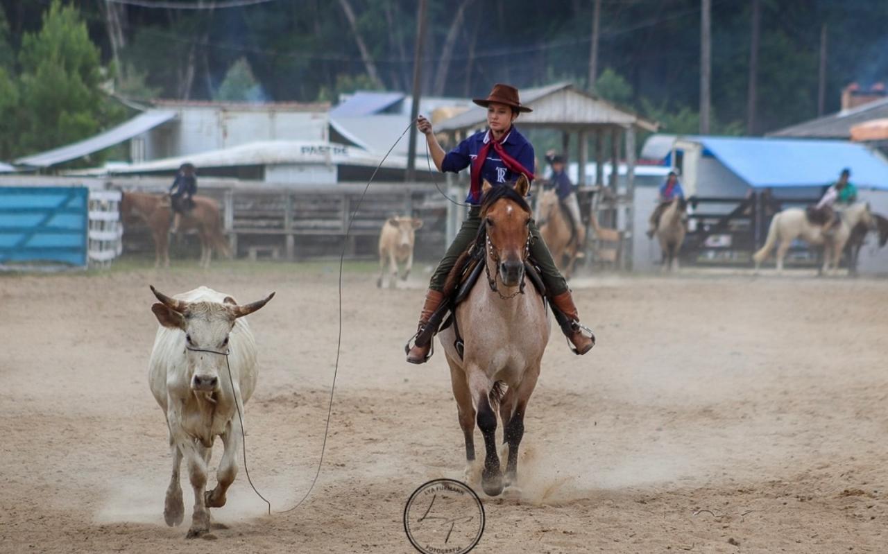 A mandiritubense Alanna Fernandes representará o Paraná no 21º Rodeio Crioulo Nacional dos Campeões
