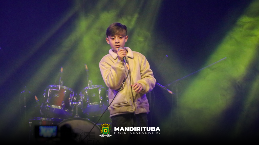 De Mandirituba para a rede nacional: jovem cantor Samuel Cauã realiza sonho no Programa Raul Gil