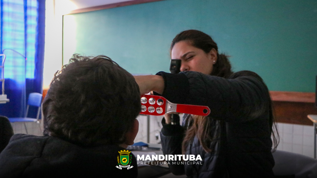 Programa Bons Olhos Paraná avança em Mandirituba com consultas e entrega de óculos para estudantes