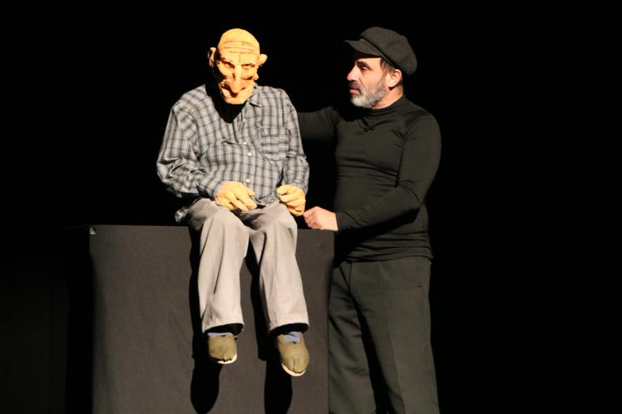 Espetáculo internacional "Velhos" emociona público em Mandirituba com sessões gratuitas no Teatro Municipal