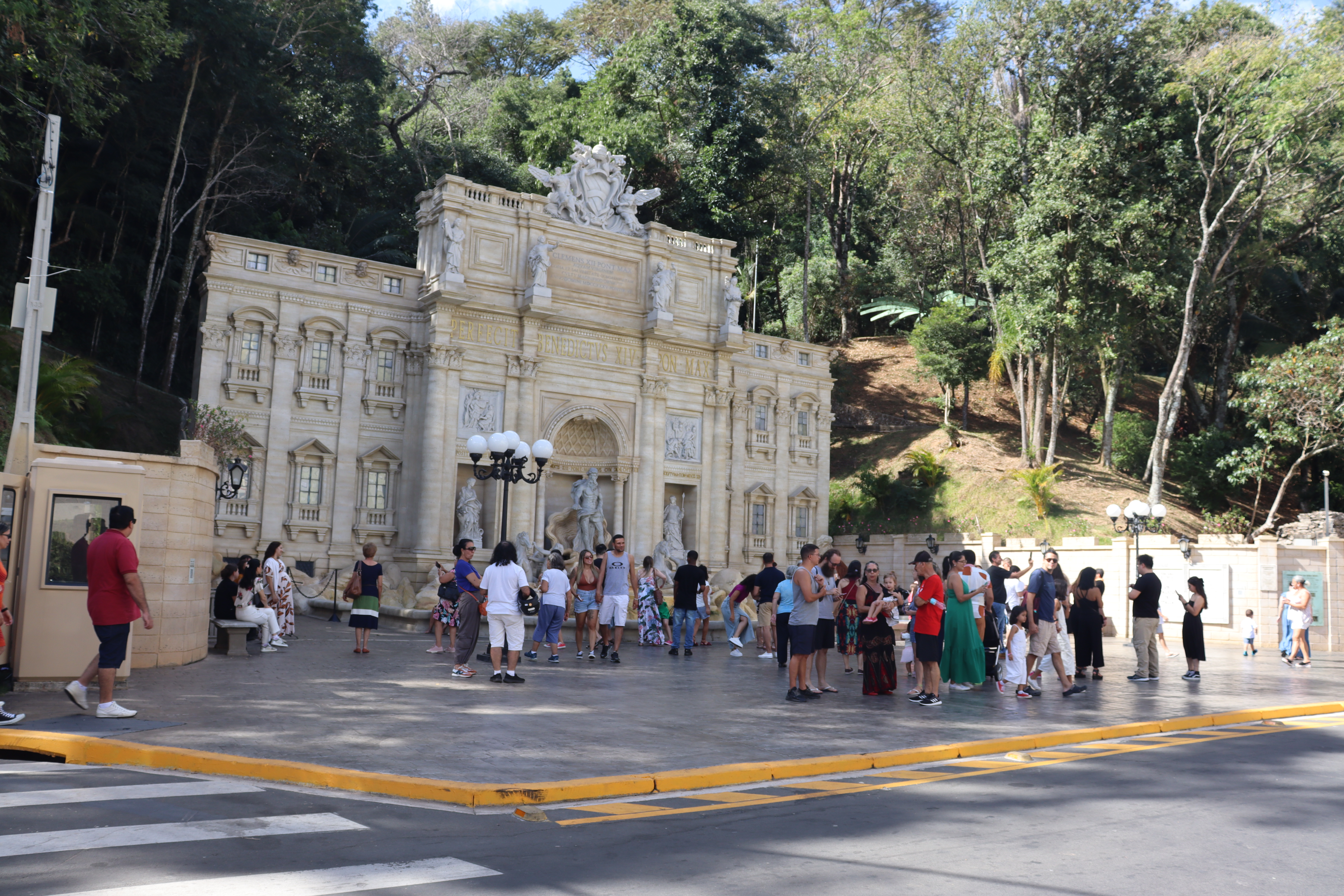 PREFEITURA CELEBROU ANIVERSÁRIO DA FONTANA DI TREVI COM SHOWS MUSICAIS