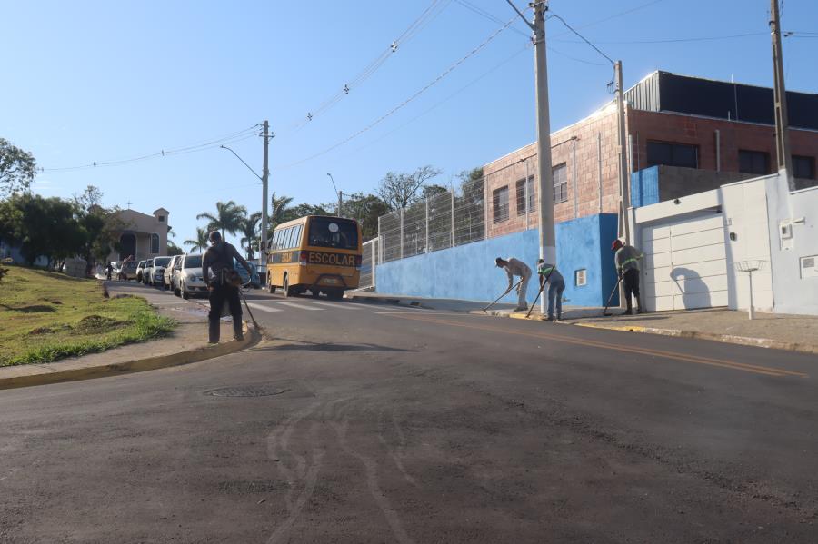PREFEITURA REALIZOU SERVIÇOS DE ZELADORIA DO PROGRAMA BAIRRO A BAIRRO
