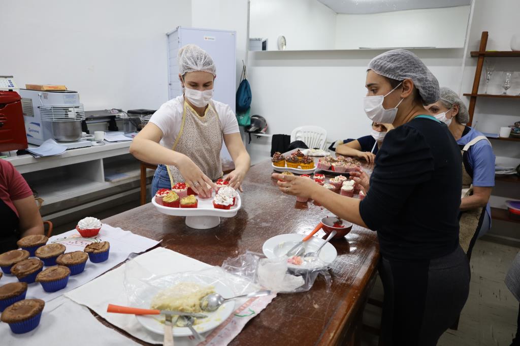 Crescimento e cuidado: Fundo Social e Prefeitura já qualificaram mais de mil pessoas desde 2021