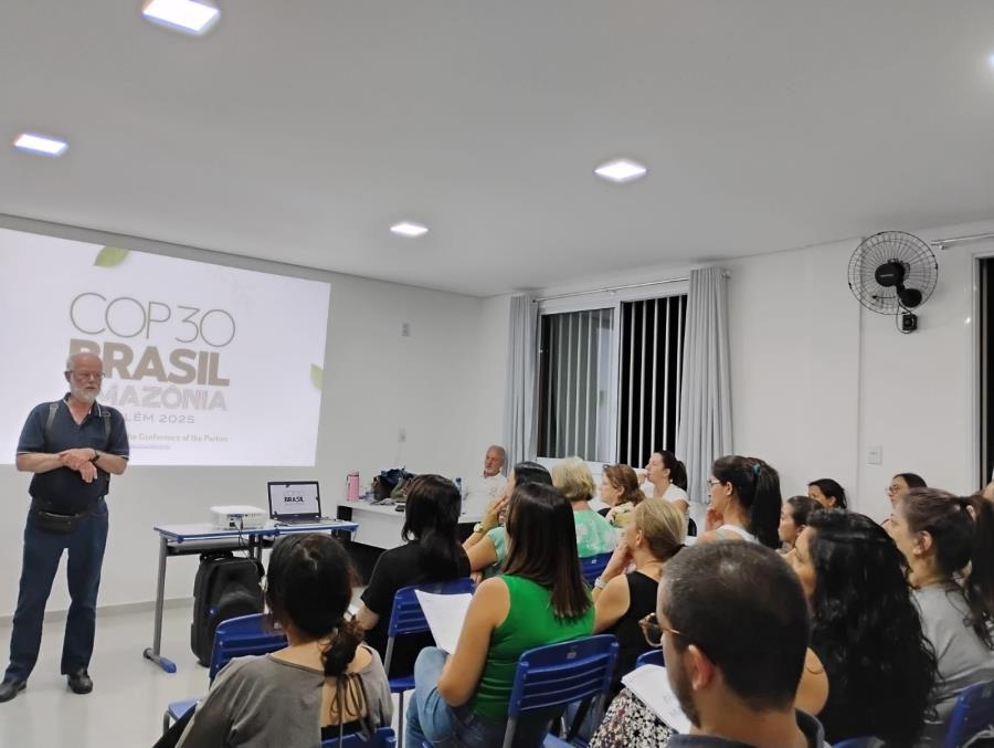 Professores da rede municipal participaram de palestra sobre a COP 30 em Serra Negra