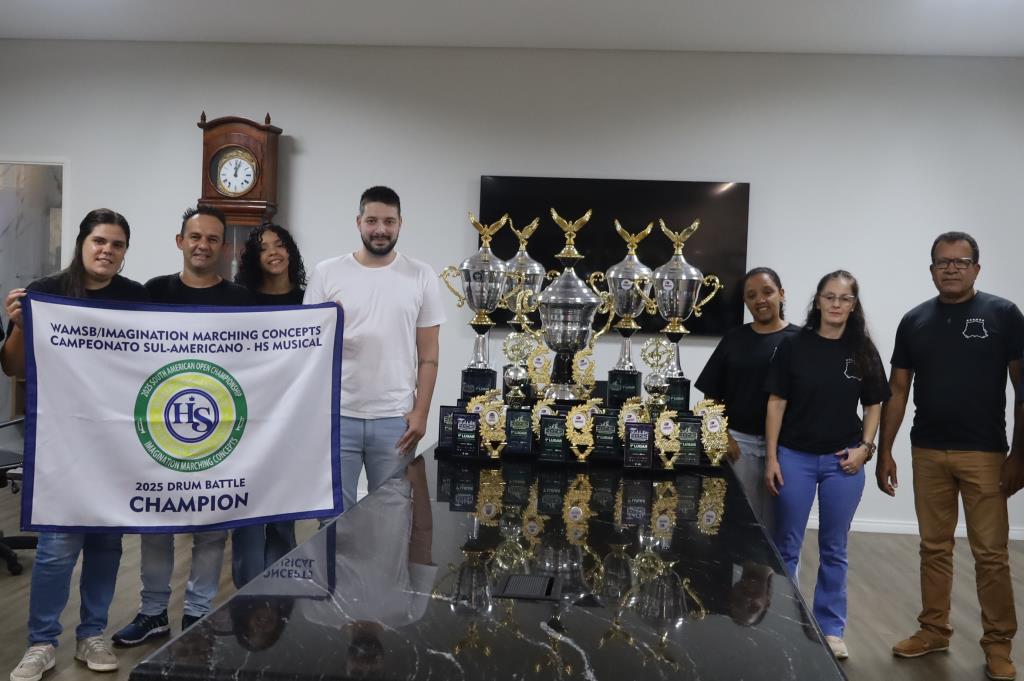ASSOCIAÇÃO CULTURAL FANJOV APRESENTA TROFÉUS CONQUISTADOS EM 2025