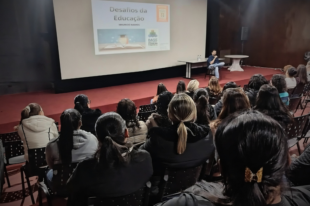 Escola de Governo da Prefeitura de Serra Negra realiza formação com foco no bem-estar dos servidores da Educação