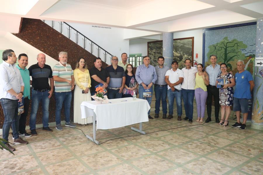 Prefeito autoriza início de obras que somam R$ 1,12 milhão