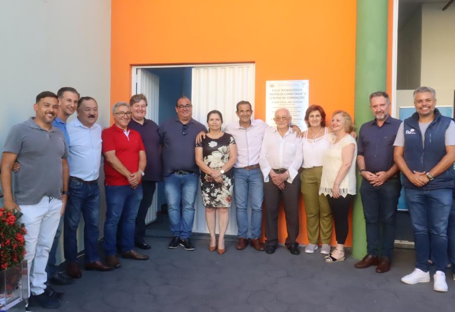 Inaugurado polo tecnológico "Infância Conectada" e Centro de Formação