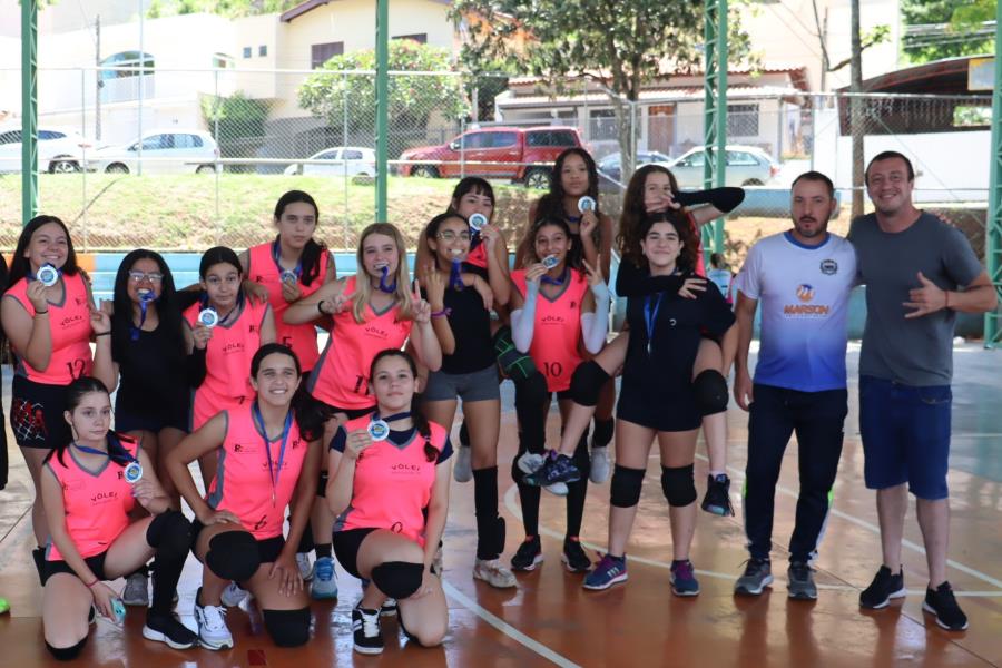 FESTIVAL DE VÔLEI FEMININO REUNIU EQUIPES DA REGIÃO