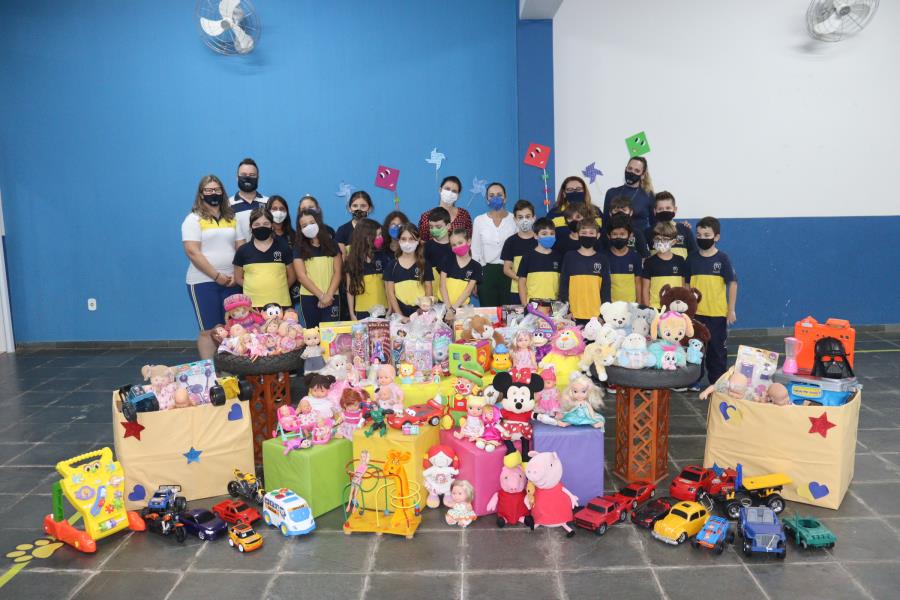 Colégio Reino arrecada mais de 300 brinquedos para a campanha Natal Feliz