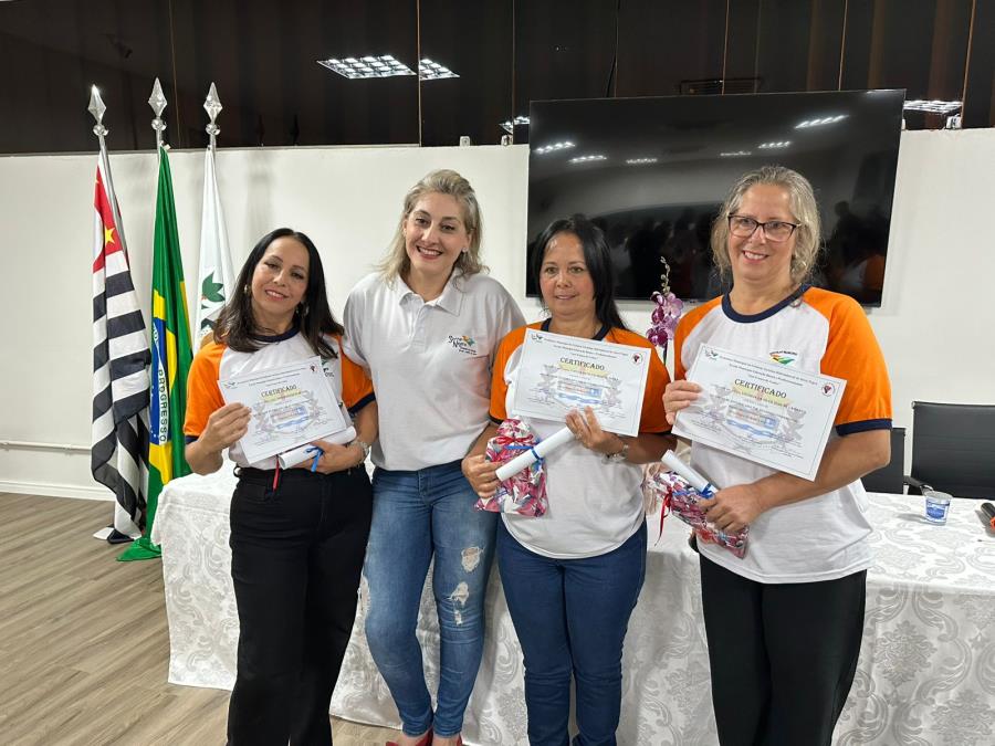 FORMATURA DOS ALUNOS DO EJA ACONTECEU NA NOITE DE 13 DE DEZEMBRO