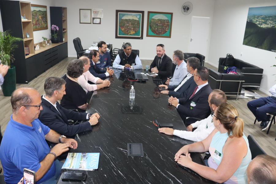 PREFEITO RECEBEU EMBAIXADOR DA ÍNDIA NO CENTRO ADMINISTRATIVO JESUS CHEDID