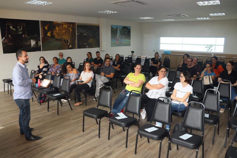 PREFEITURA PROMOVEU ENCONTRO SOBRE ESPECTRO AUTISTA A SERVIDORES DA SAÚDE