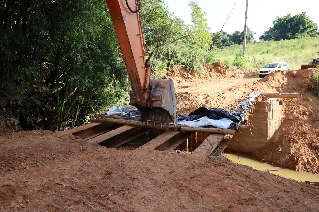 Prefeitura e Defesa Civil vão reconstruir ponte danificada pelas chuvas