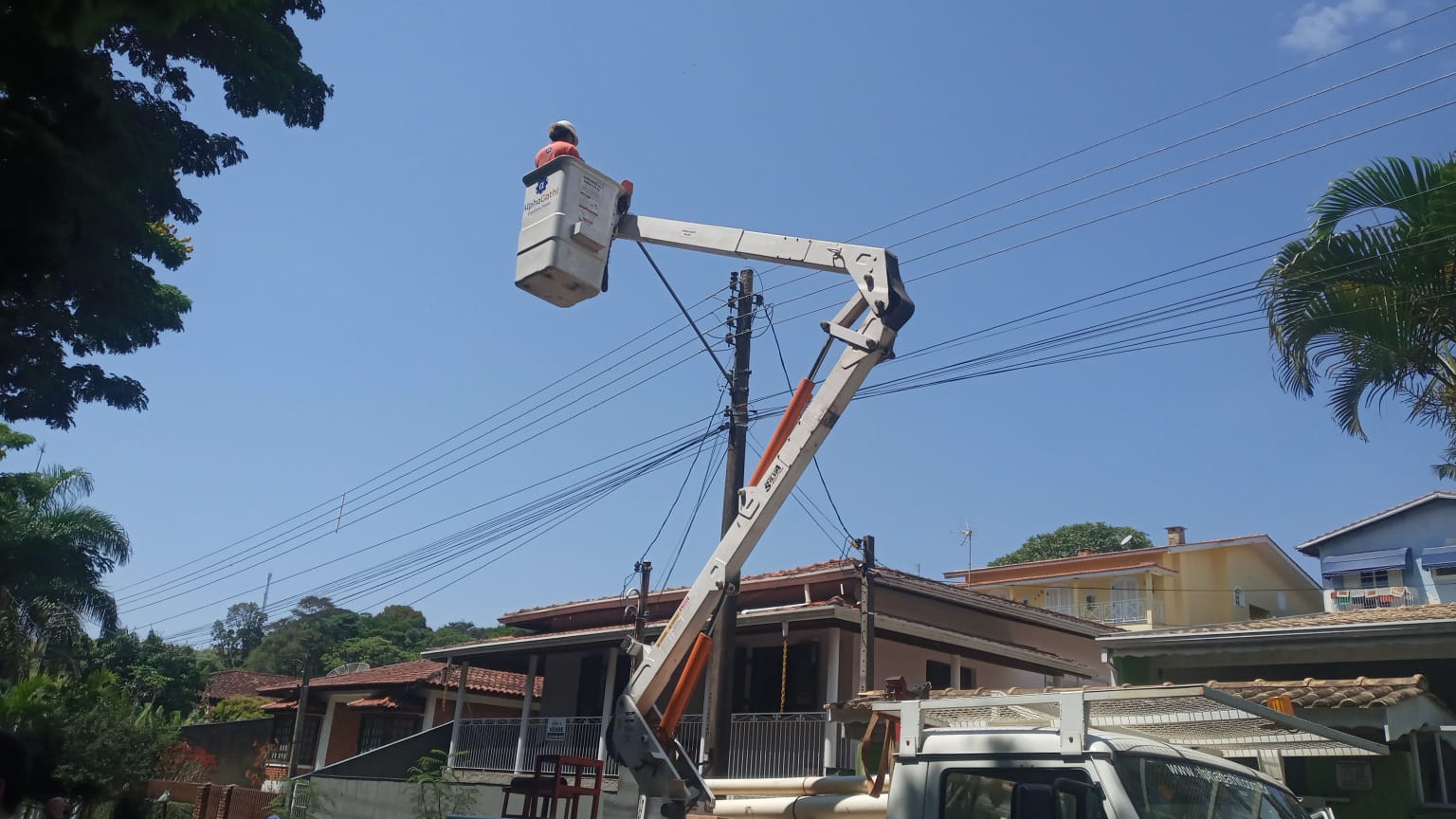 Mais 430 luminárias serão substituídas em várias localidades de Serra Negra