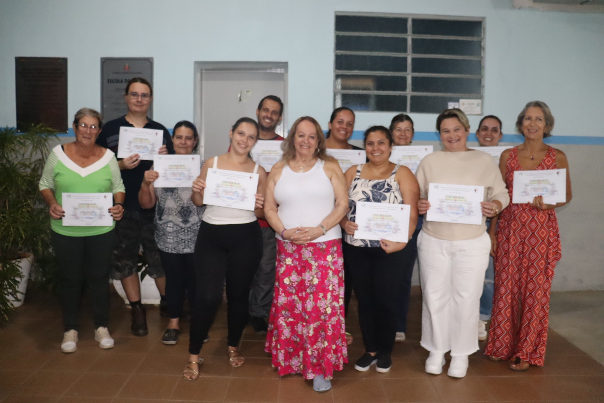 MAIS PESSOAS RECEBERAM CERTIFICADOS DE CURSO PROMOVIDO PELO FUNDO SOCIAL E PREFEITURA