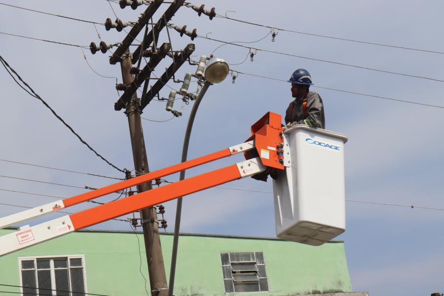 Substituição de 1.500 luminárias começa com três equipes trabalhando