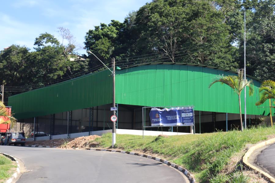 Quadra poliesportiva no Alto das Palmeiras segue com obras em andamento