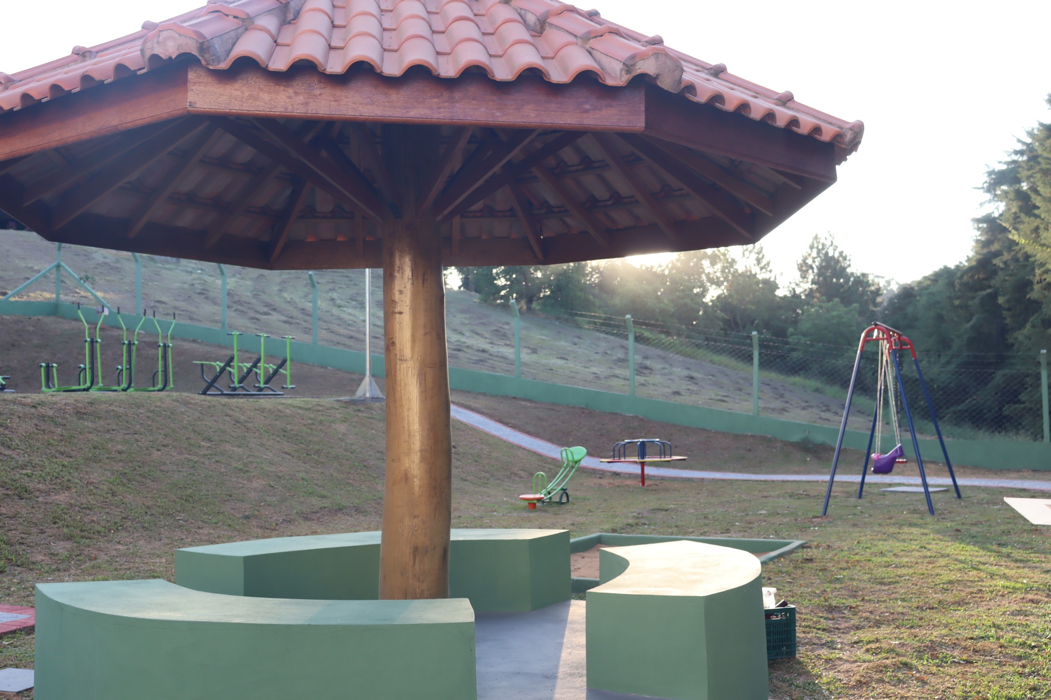 PREFEITURA DE SERRA NEGRA ENTREGOU PRAÇA NA REGIÃO DAS PALMEIRAS