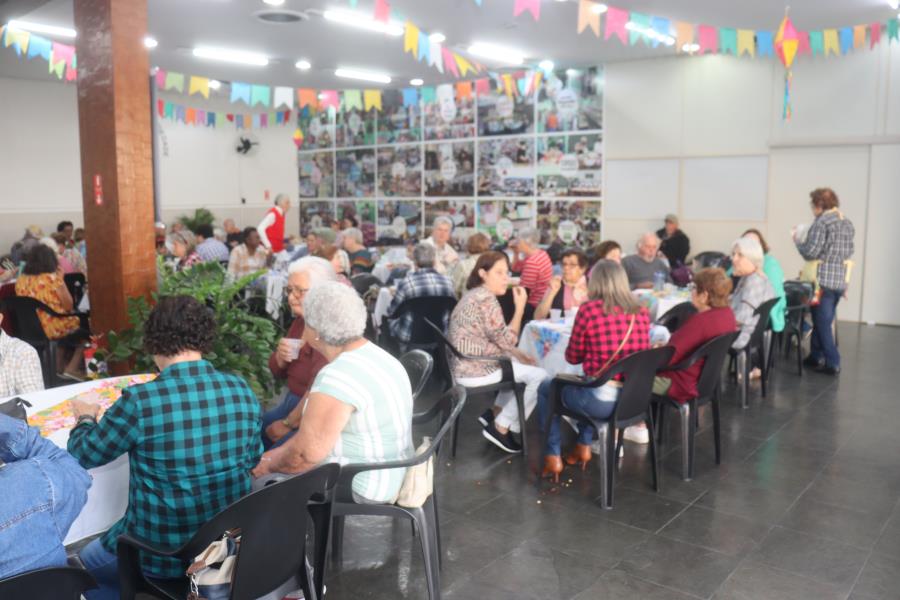 FESTA JUNINA DA MELHOR IDADE ANIMOU O CENTRO DE CONVIVÊNCIA